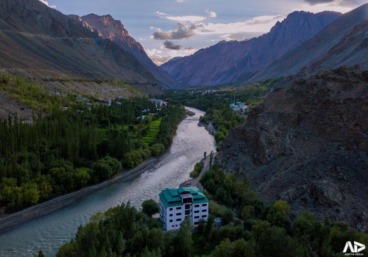 Hotel Chhutuk Heights Kargil Exterior photo