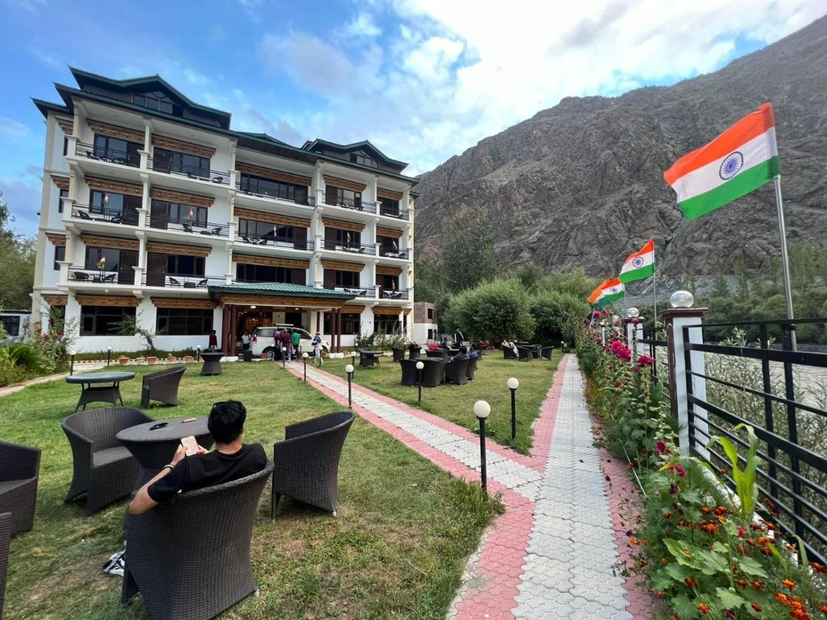 Hotel Chhutuk Heights Kargil Exterior photo