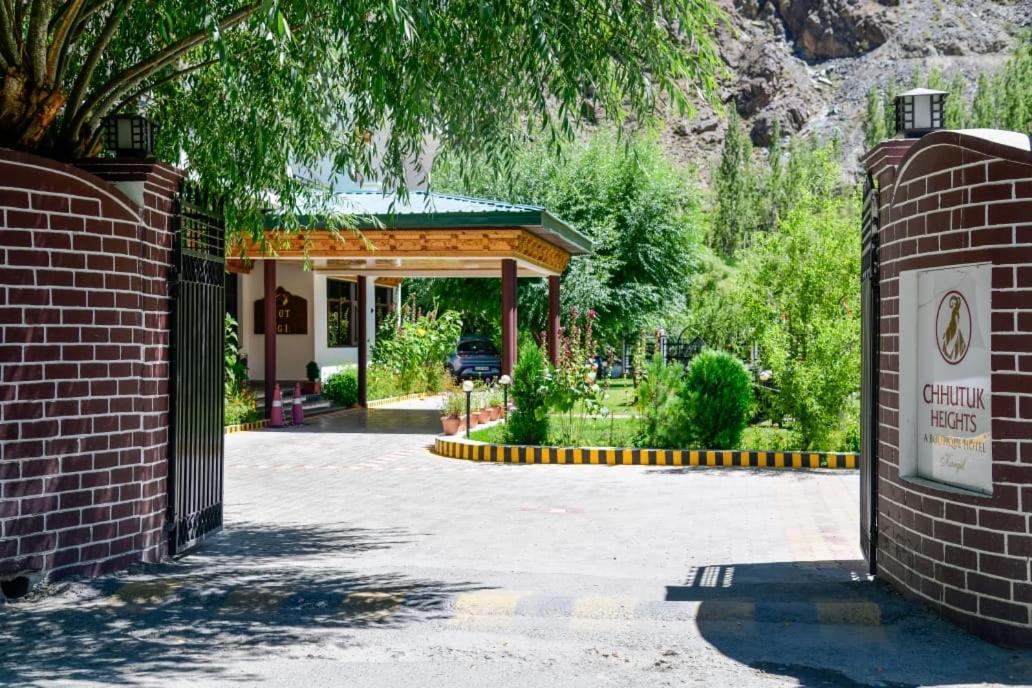 Hotel Chhutuk Heights Kargil Exterior photo