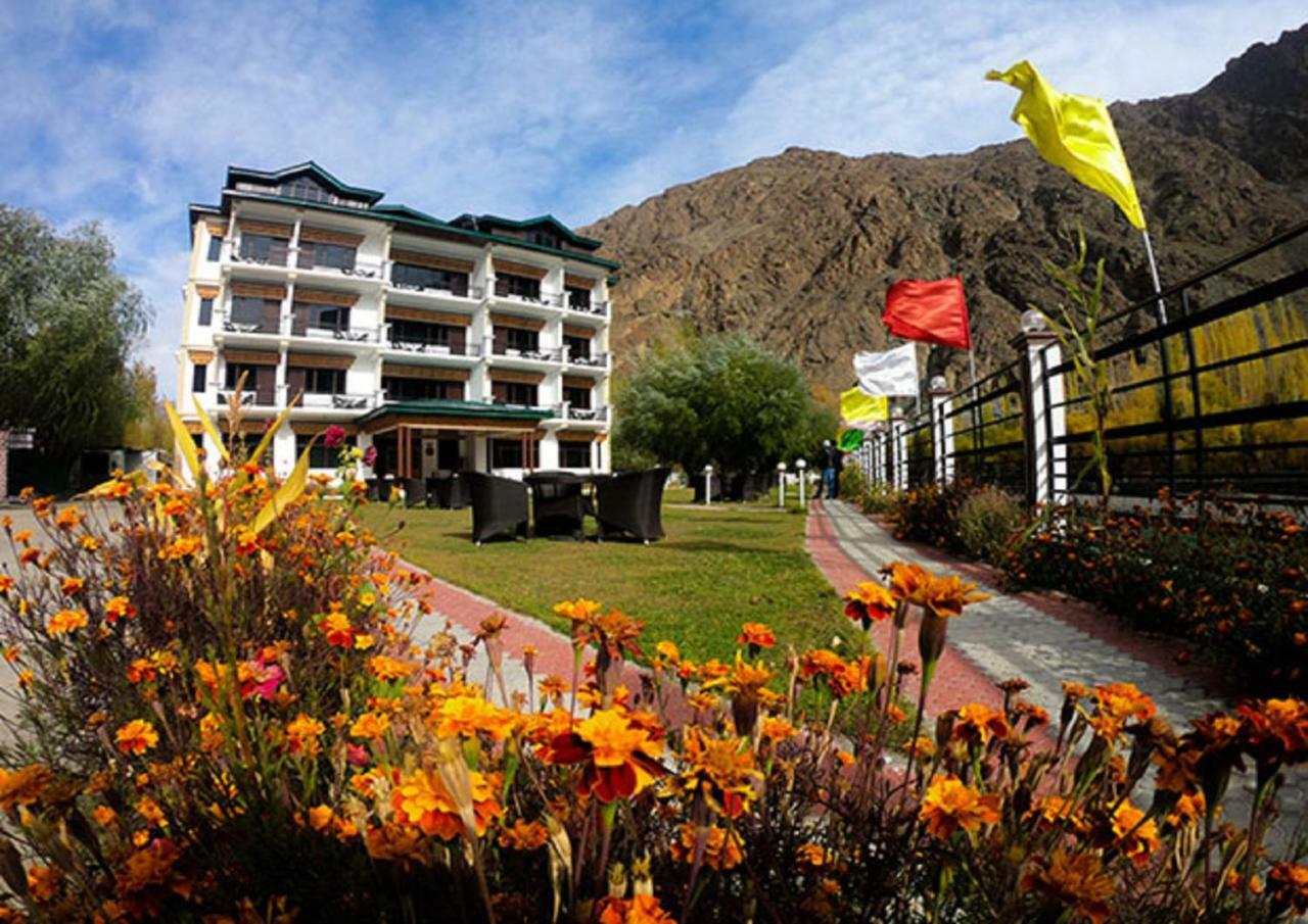 Hotel Chhutuk Heights Kargil Exterior photo